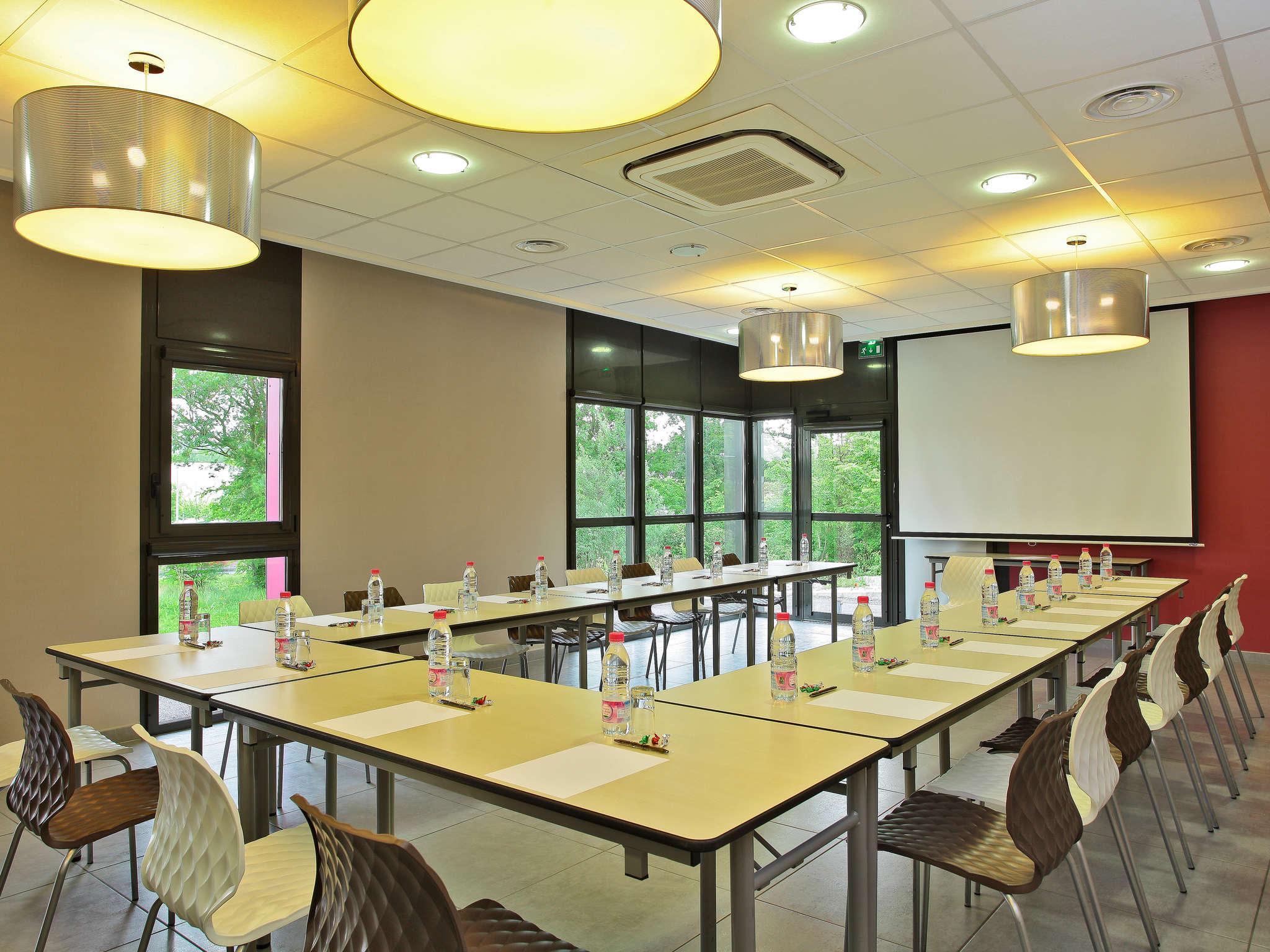 Ibis Styles Castres Hotel Castres  Ngoại thất bức ảnh